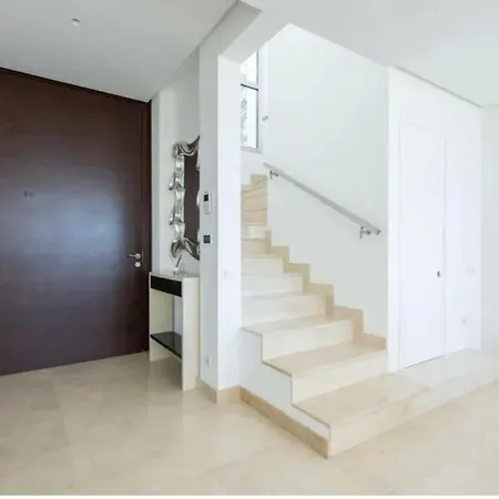 Magnifique Contemporaine فيلة *